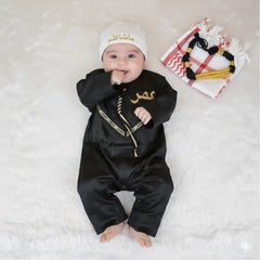 Black Omani thobe romper set for baby boys featuring gold embroidery and zipper front, ideal Islamic kids wear for Ramadan and Eid celebrations.
