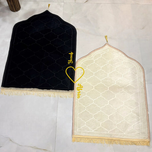 Black & White Dome Janamaz - Couple Prayer Mat set with heart design and 'Hubby' and 'Wifey' text, ideal Islamic wedding gift.