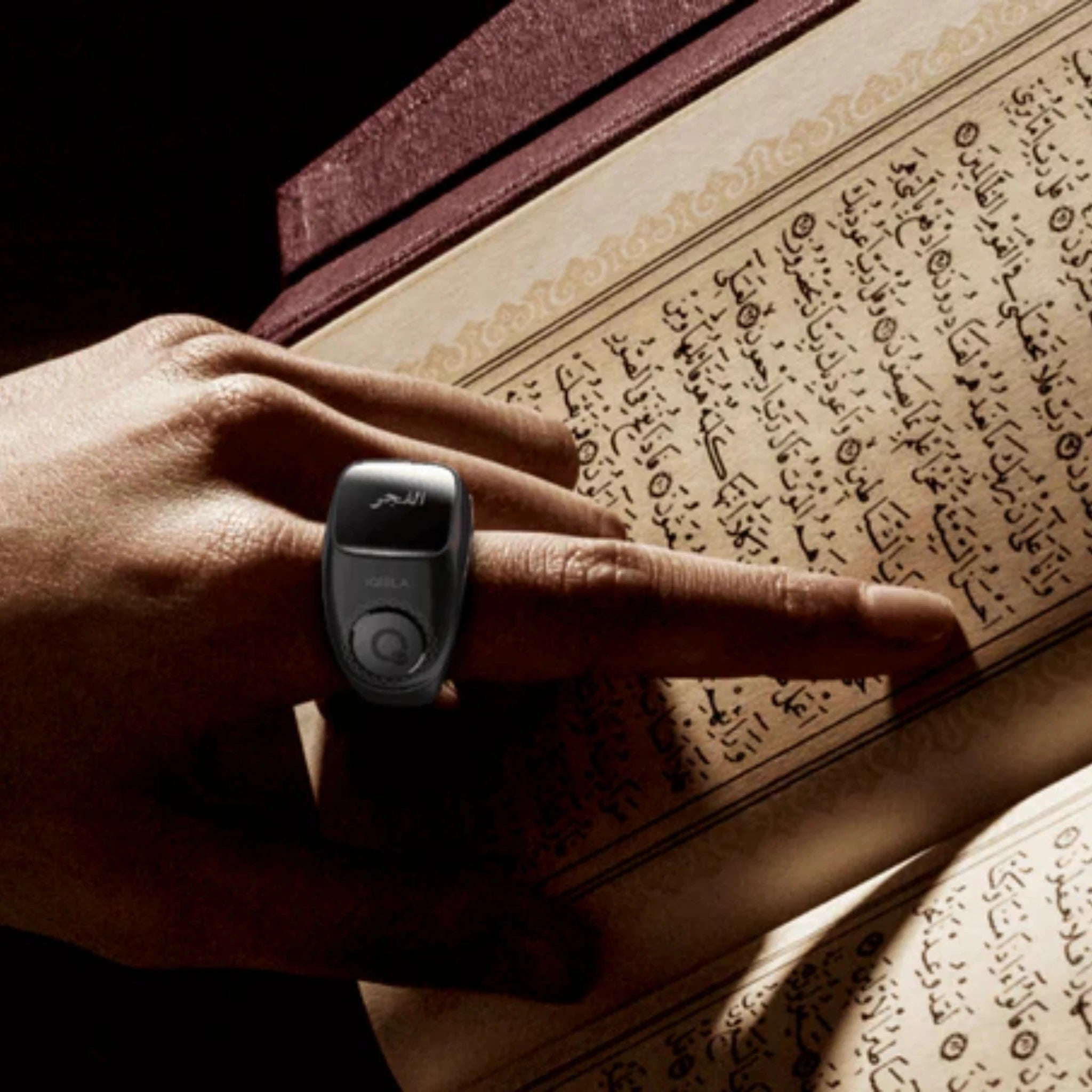 Black Smart Zikr Ring Flex Pro used during Quran recitation, designed for seamless zikr and prayer support.