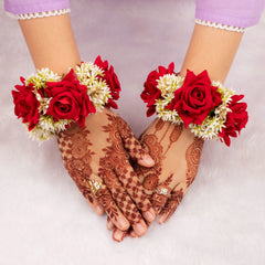 Handcrafted Red Floral Gajra