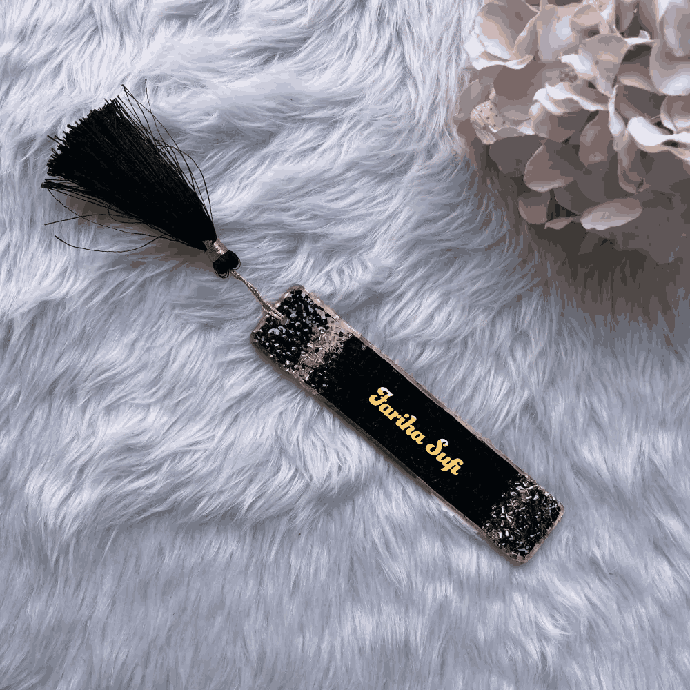 Black and gold personalized bookmark with 'Farida Syf' name and tassel, elegant Islamic design for wedding favors or gifts for women.