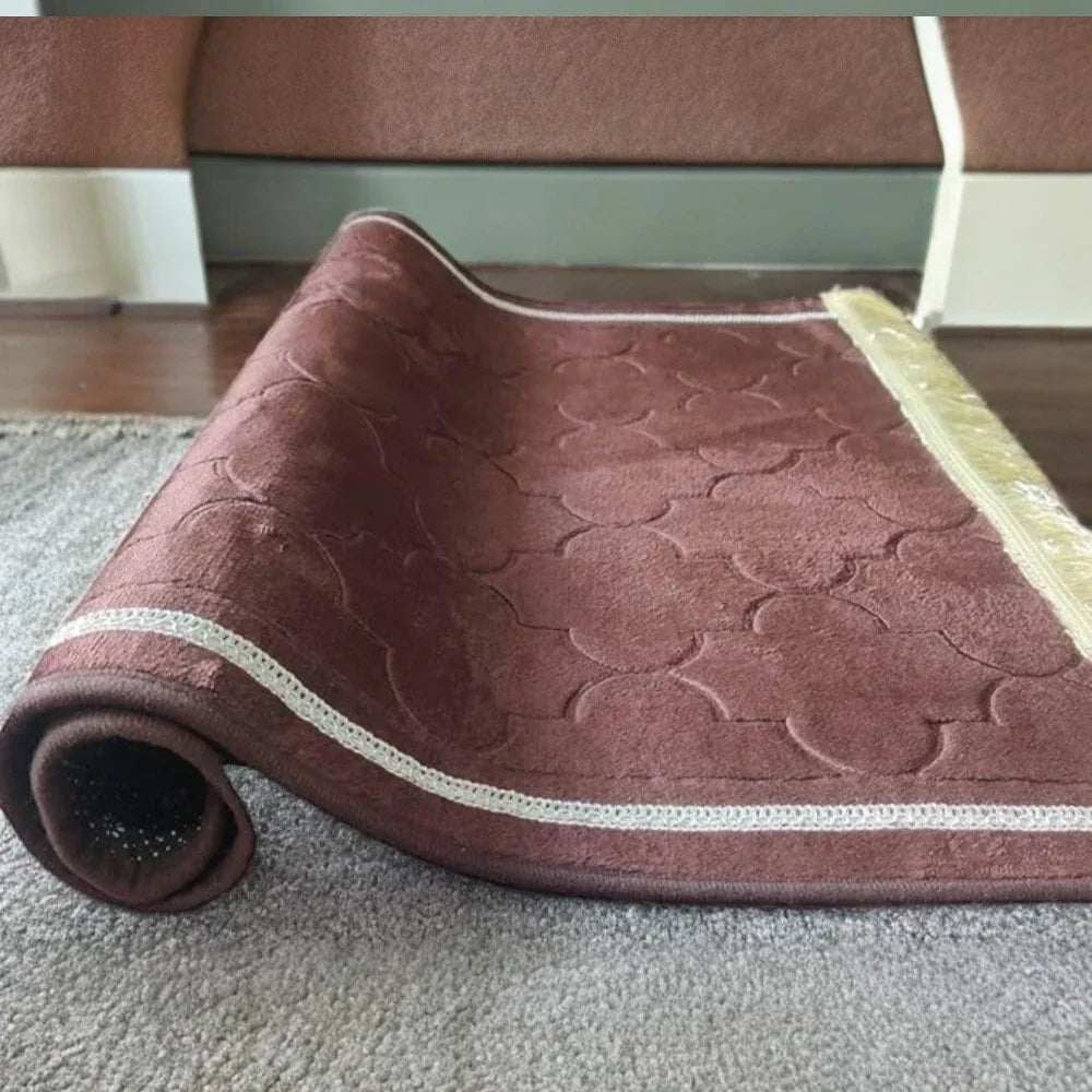 Luxurious brown prayer rug with elegant patterns for Ramadan gifting