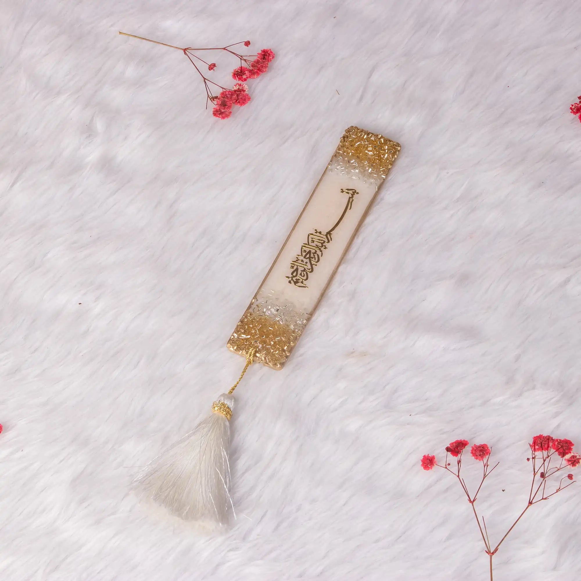 Elegant resin bookmark with golden flakes and white tassel for book lovers