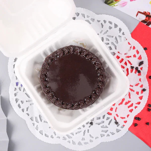 Top view of Mini Chocolate Cake 300g in round shape with rich chocolate glaze, perfect for birthdays or anniversary gifts.