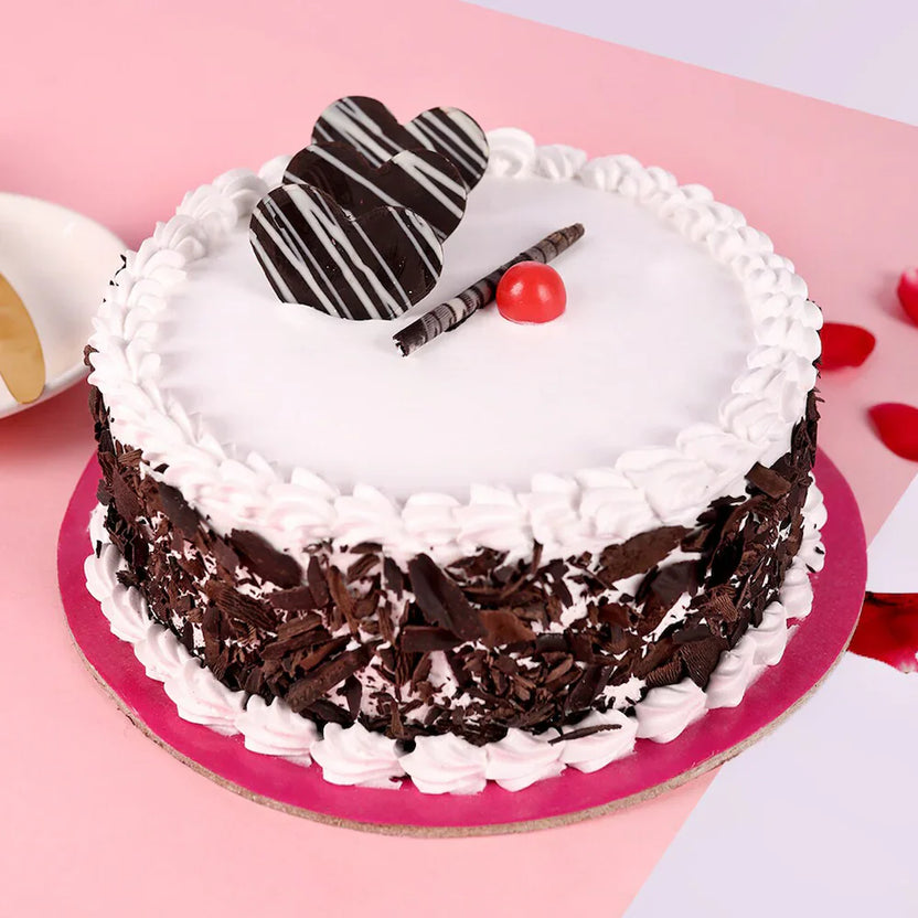Blackforest Cream Cake - Black Forest with chocolate shavings, vanilla cream, cherry topping, and round shape. Ideal for birthdays or anniversaries. Main image