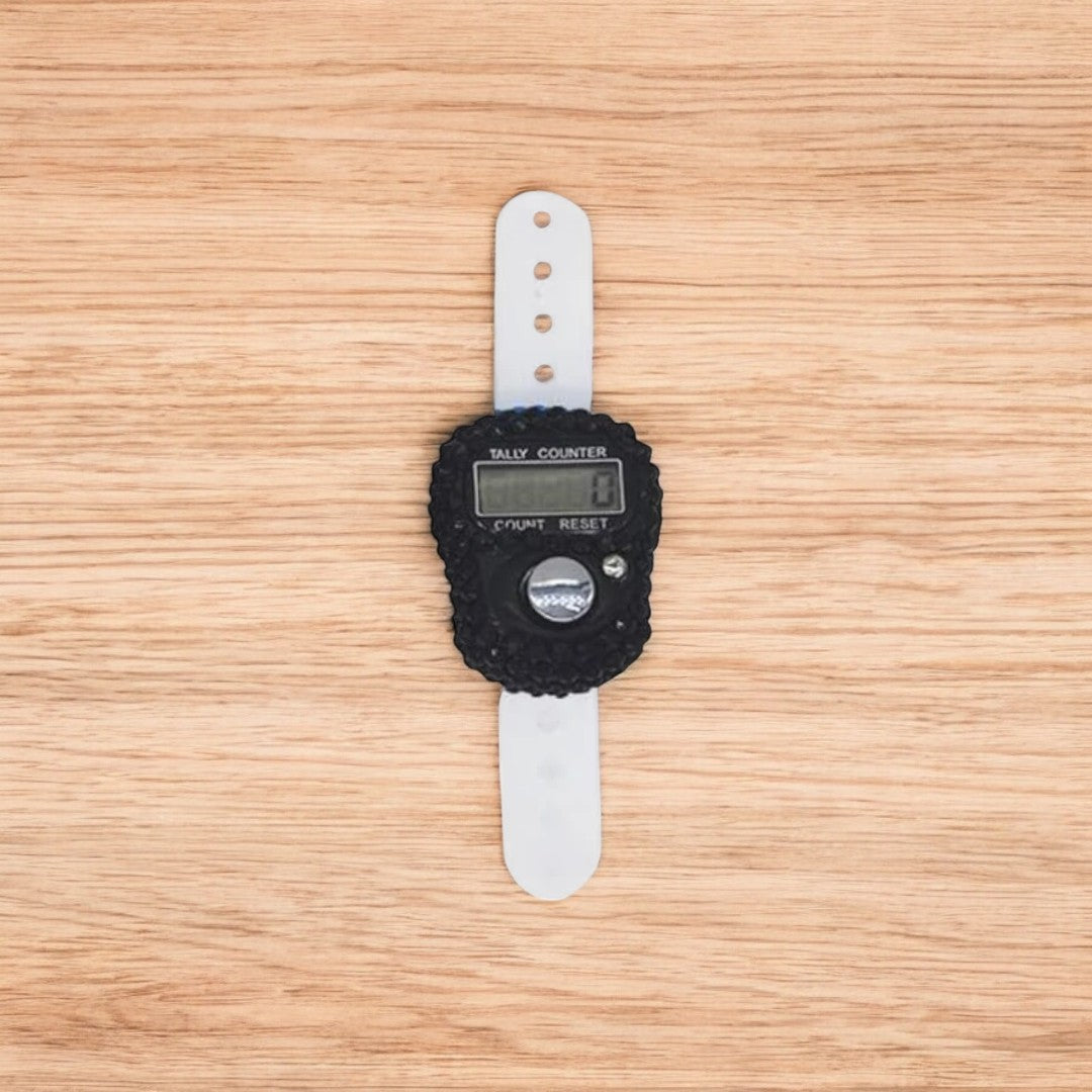 Black digital tasbeeh counter with ergonomic strap for zikr. Ideal as a modern Nikah favor or Hajj & Umrah gift. Main image
