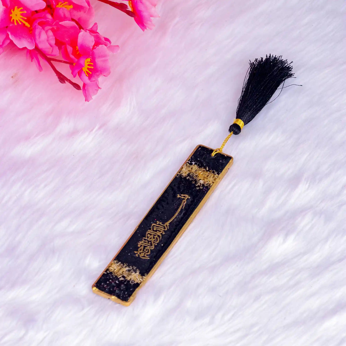 Black and gold Islamic bookmark with tassel from the Bling Collection Quran Gift Set. Elegant accessory for spiritual reading.