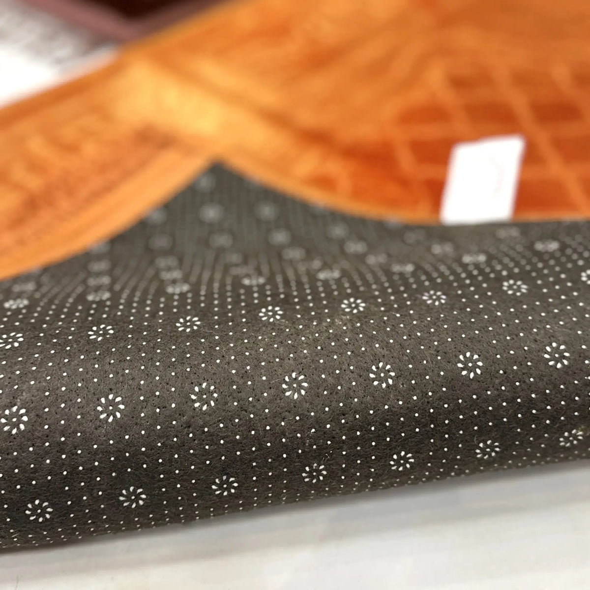 Non-slip backing of Couple Prayer Mat Set - Janamaz, ensuring safety and comfort during prayers with soft, durable fabric and fine craftsmanship.