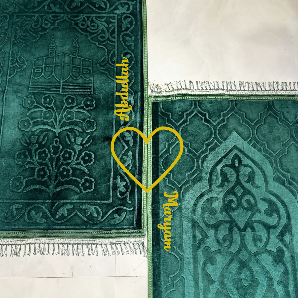 Couple Janamaz with Heart in green velvet featuring Abdullah and Maryum names, ideal for Islamic wedding gifts and ceremonial prayers.