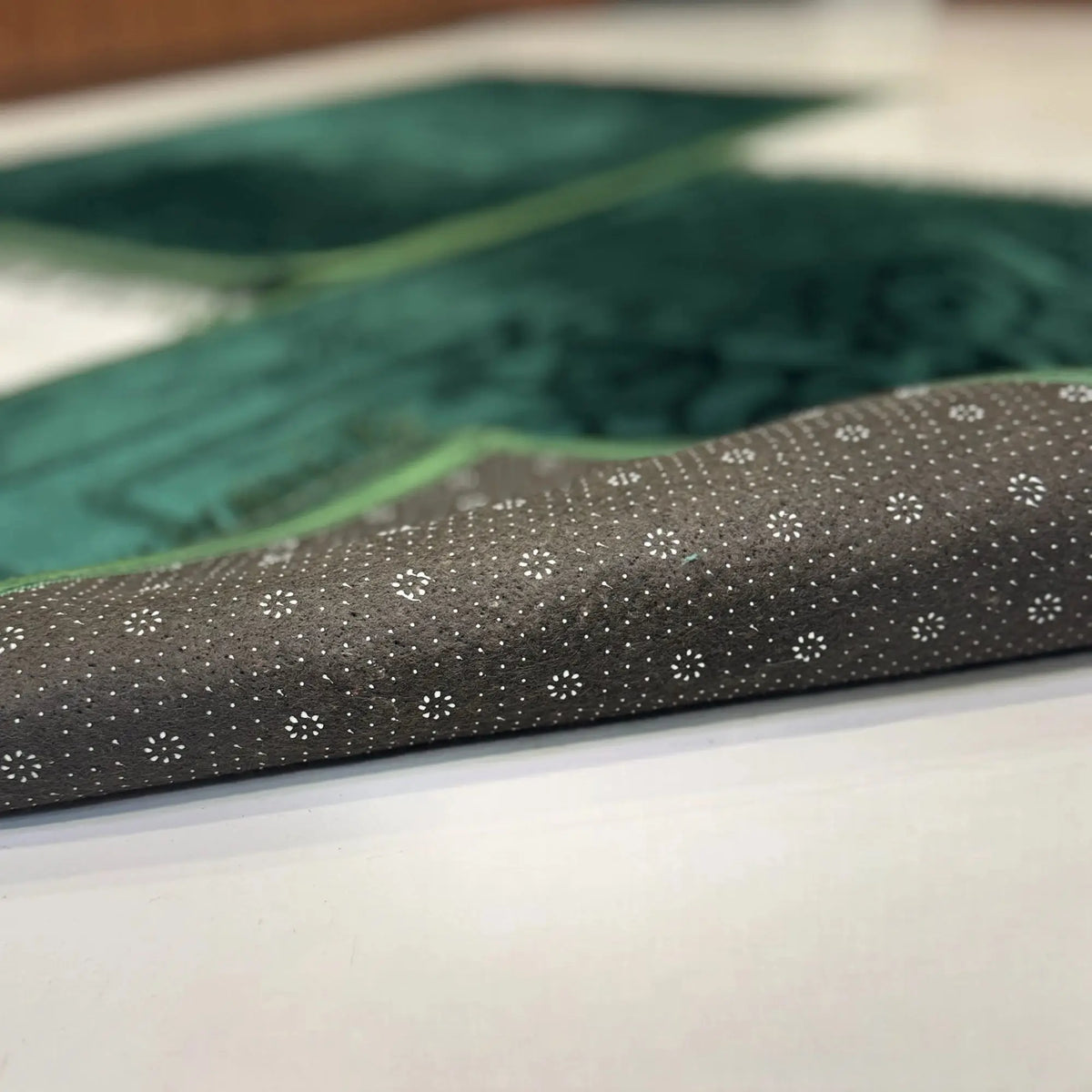 Couple Janamaz with Heart in green velvet fabric featuring intricate patterns and non-slip dotted backing for comfort and stability during prayers.