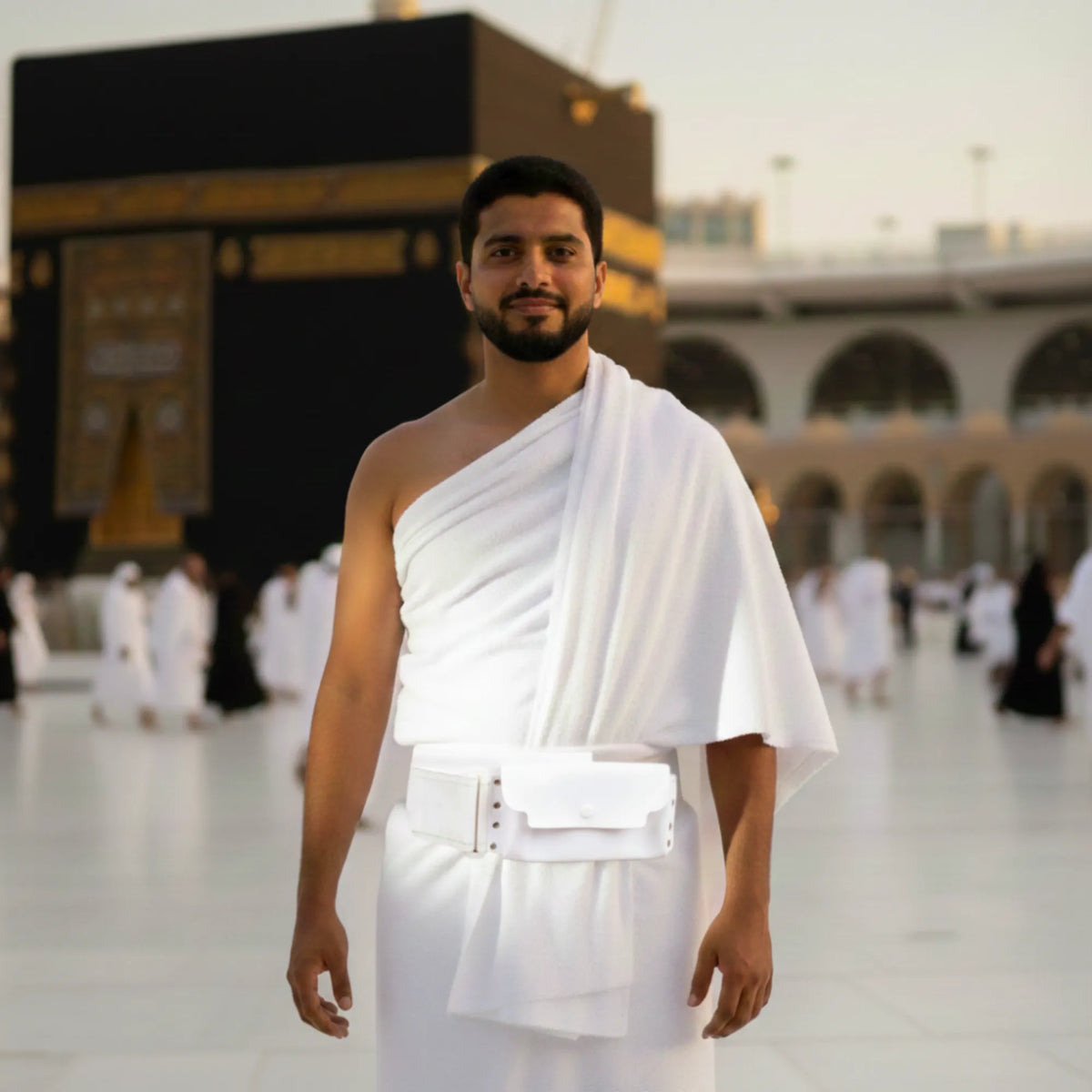 Men's Ihram Belt - Hajj & Umrah Essential worn by pilgrim at Kaaba. Secure, adjustable fit ideal for carrying valuables during rituals.