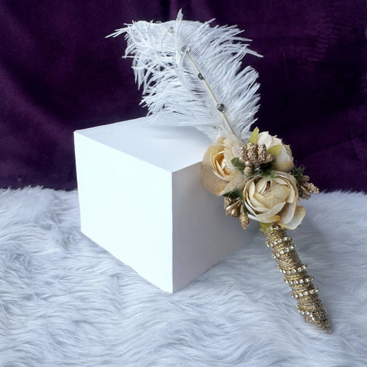 Nikah Pen & Golden Rose Gift featuring a white feather quill with gold embellishments and three golden roses, ideal for Islamic wedding ceremonies.