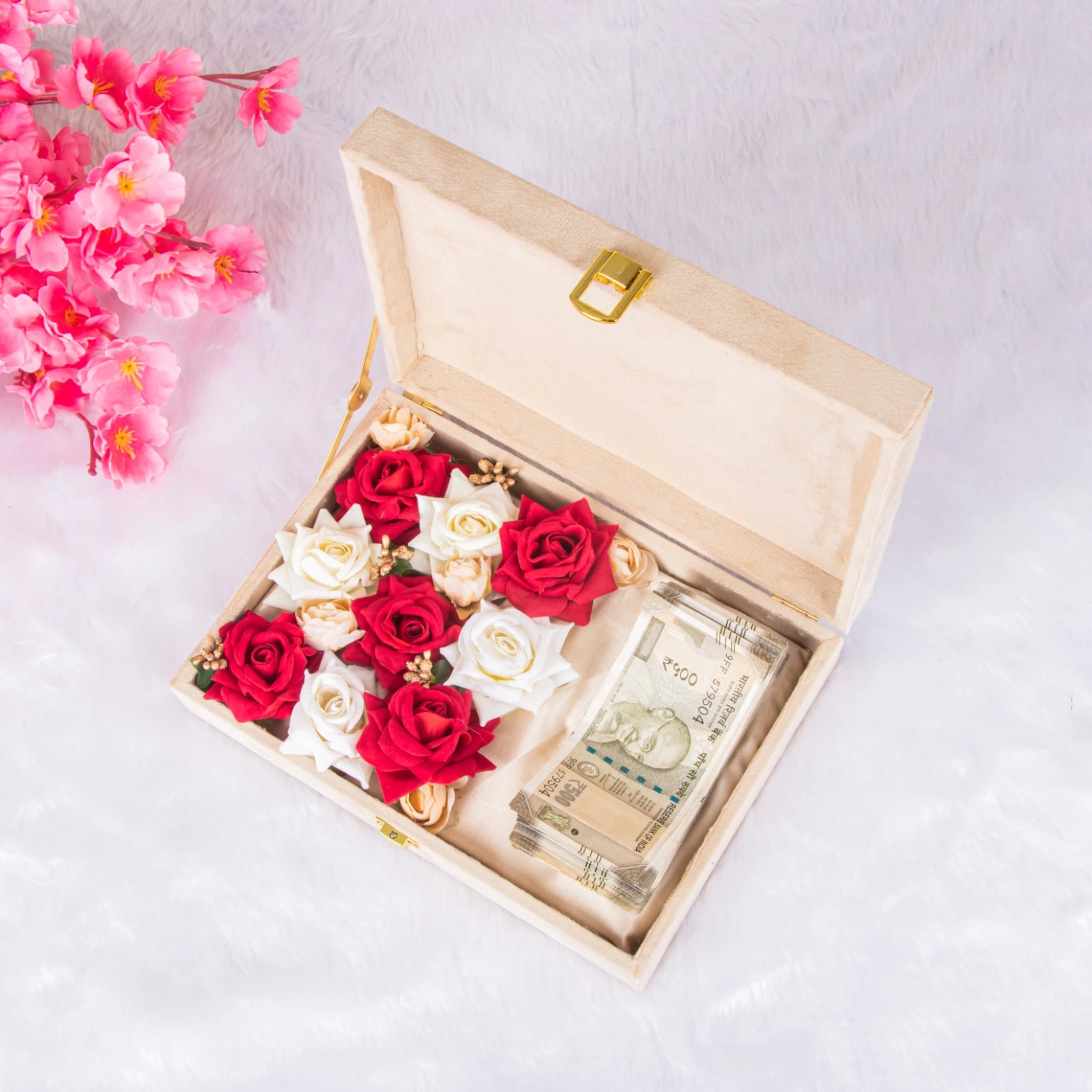 Open Offwhite Haqq Bridal Meher Box with artificial roses and currency notes, ideal for Islamic wedding ceremonies and Nikah gifts.