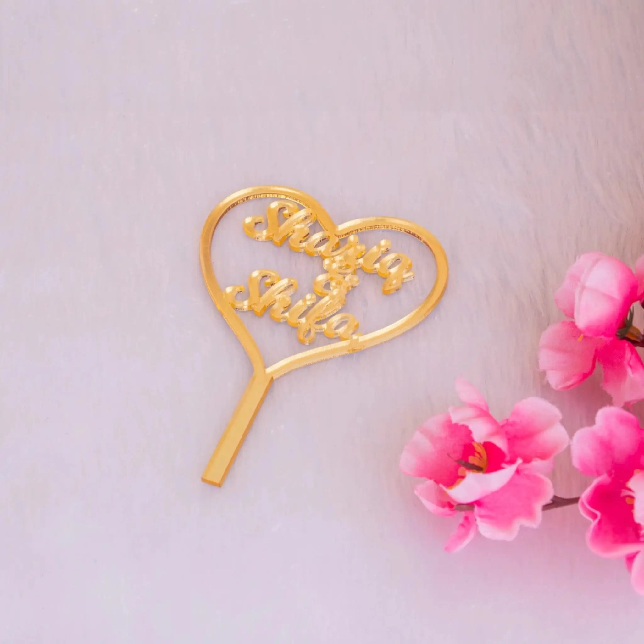 Custom gold heart name tag reading 'Shazia & Shifa', ideal for personalized Nikah or wedding gift hampers.