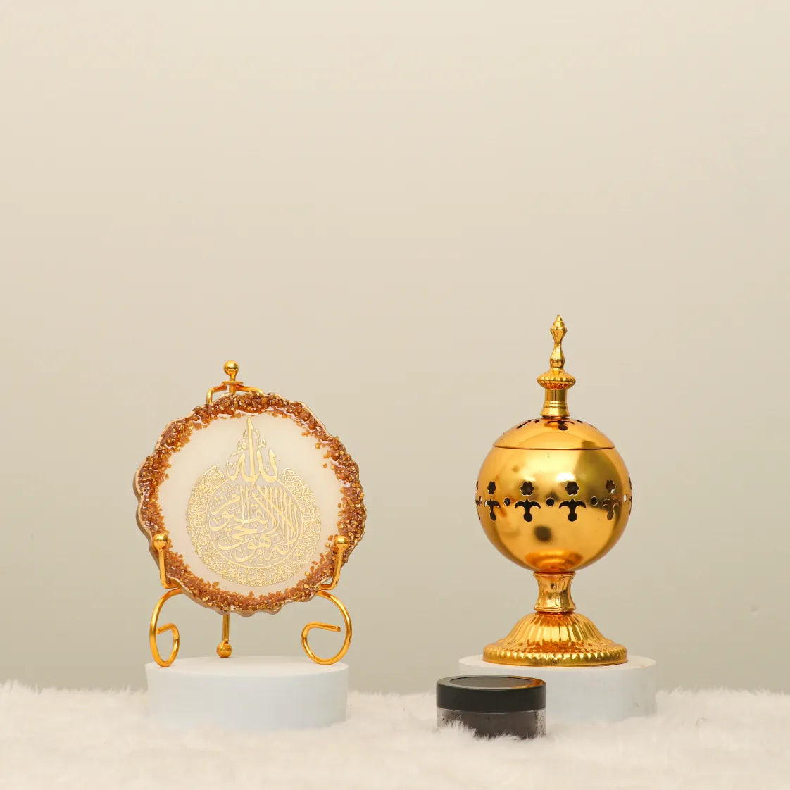 Ayat Serenity Decor Set with white Ayatul Kursi frame, golden bakhoor burner, and oud jar. Ideal for spiritual Eid decor and elegant home gifting. Main image