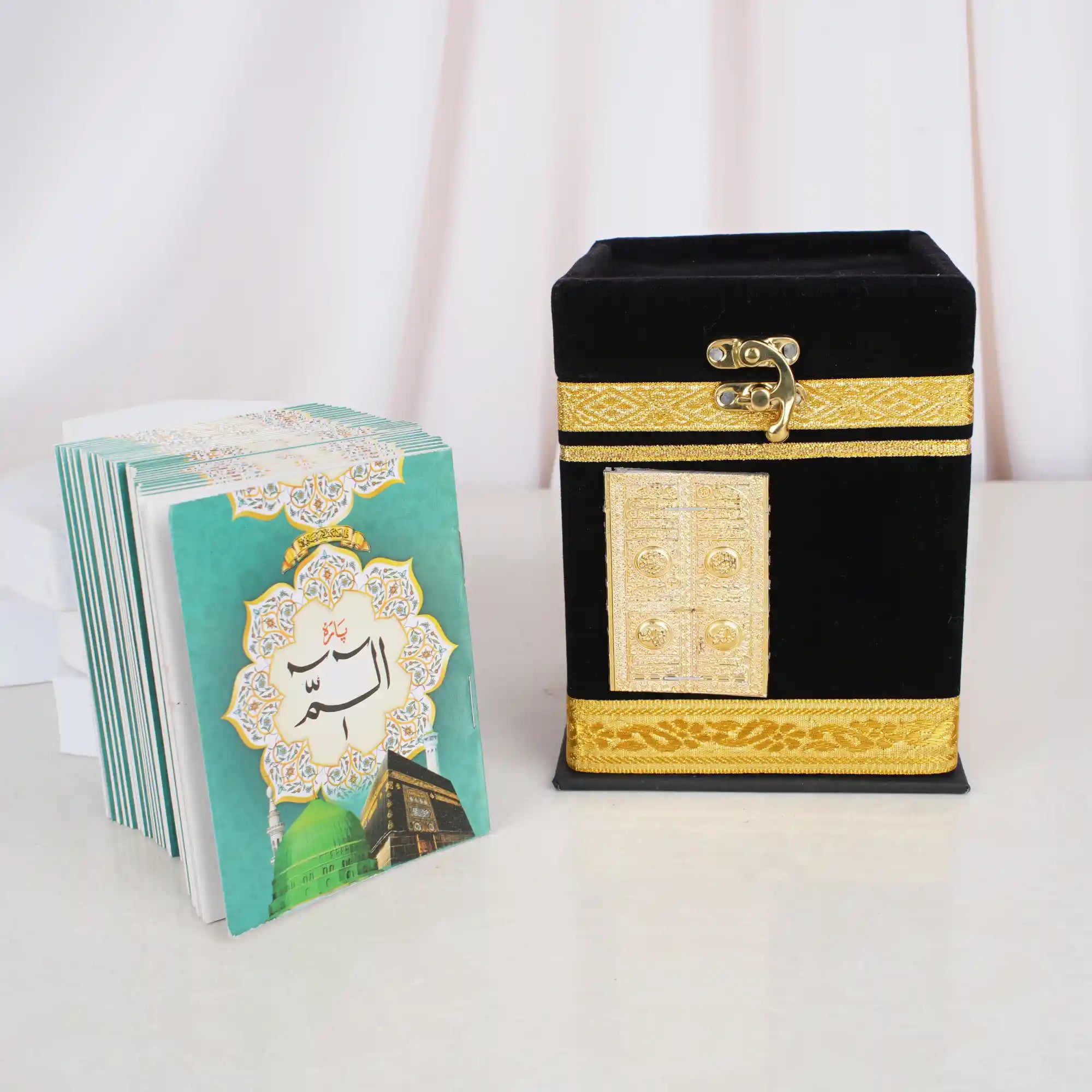 Kaaba Box with 30 Para Quran Secondary image
