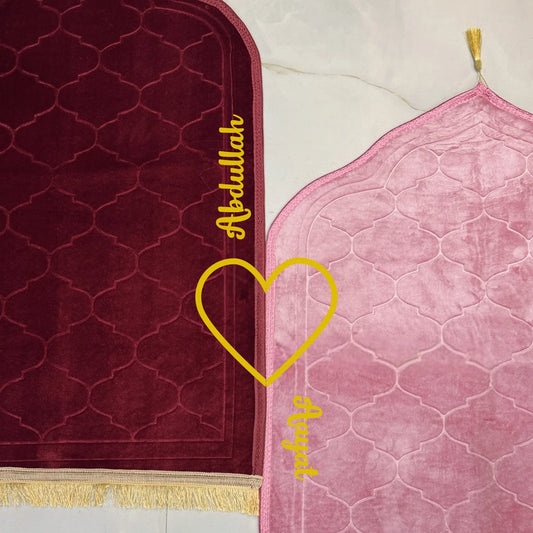 Personalized Dome Couple Janamaz Set with names Abdullah and Ayesha, featuring maroon and pink prayer mats joined by a heart design.