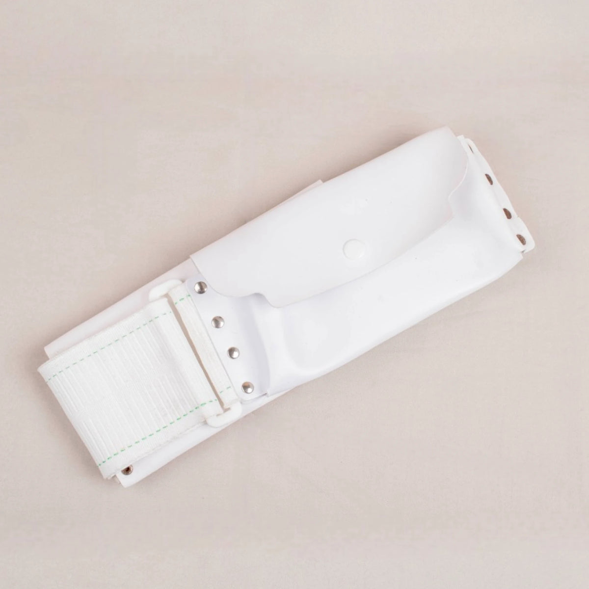 White Men's Ihram Belt - Hajj & Umrah Essential featuring secure compartments and elastic waistband for comfort and convenience.