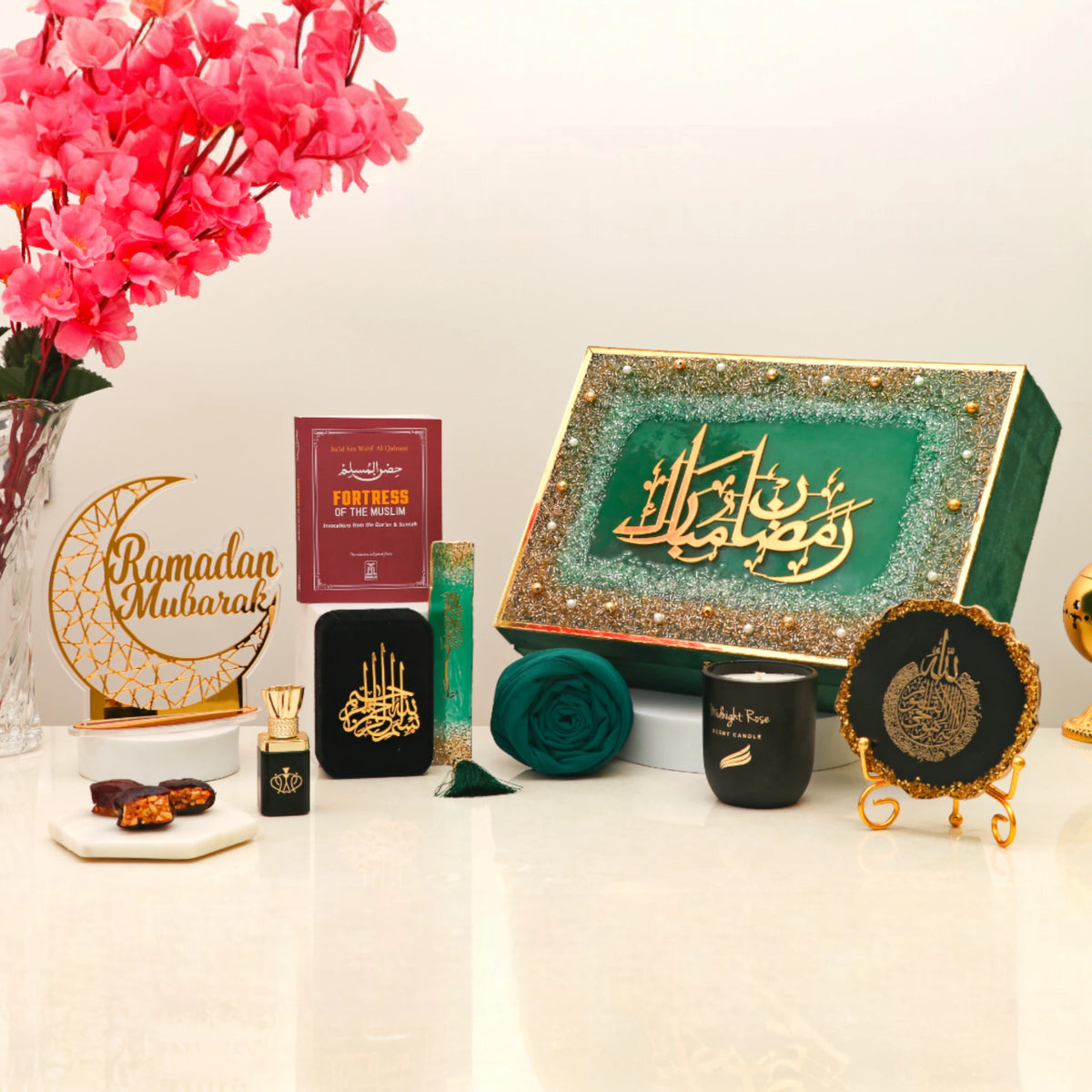 Green Noor Al-Ramadan Gift Box with tasbeeh, hijab, Islamic book, and decor, perfect for Ramadan celebrations and religious gifting.