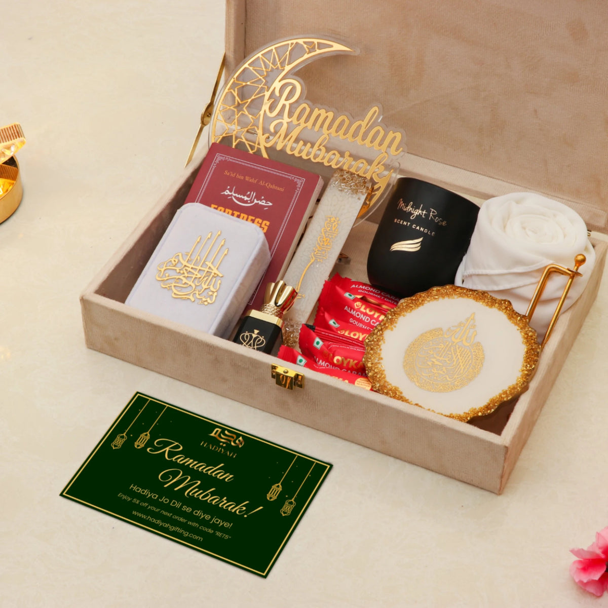 Open Noor Al-Ramadan Gift Box with greeting card, tasbeeh, prayer book, and decor, ideal for religious gifting during Ramadan.