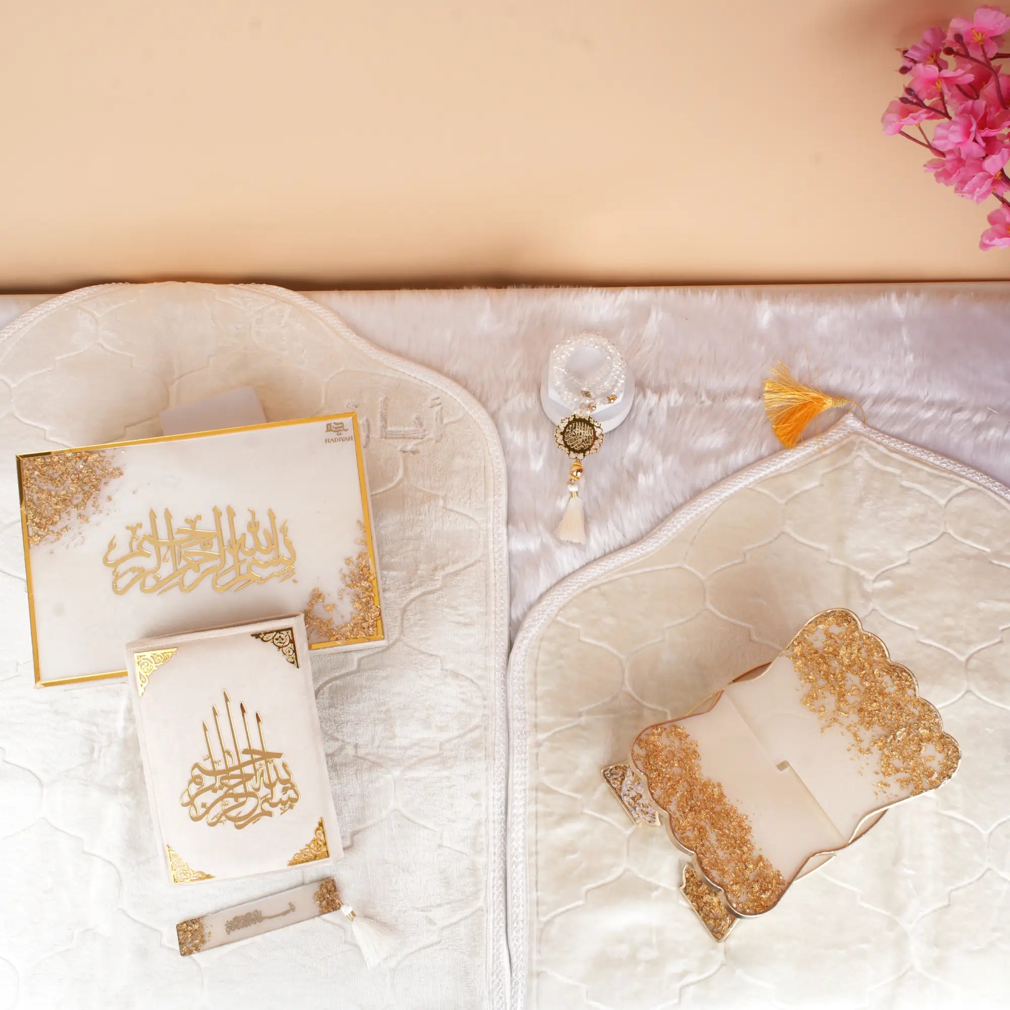Offwhite Flakes Couple Ibadah Set Main image