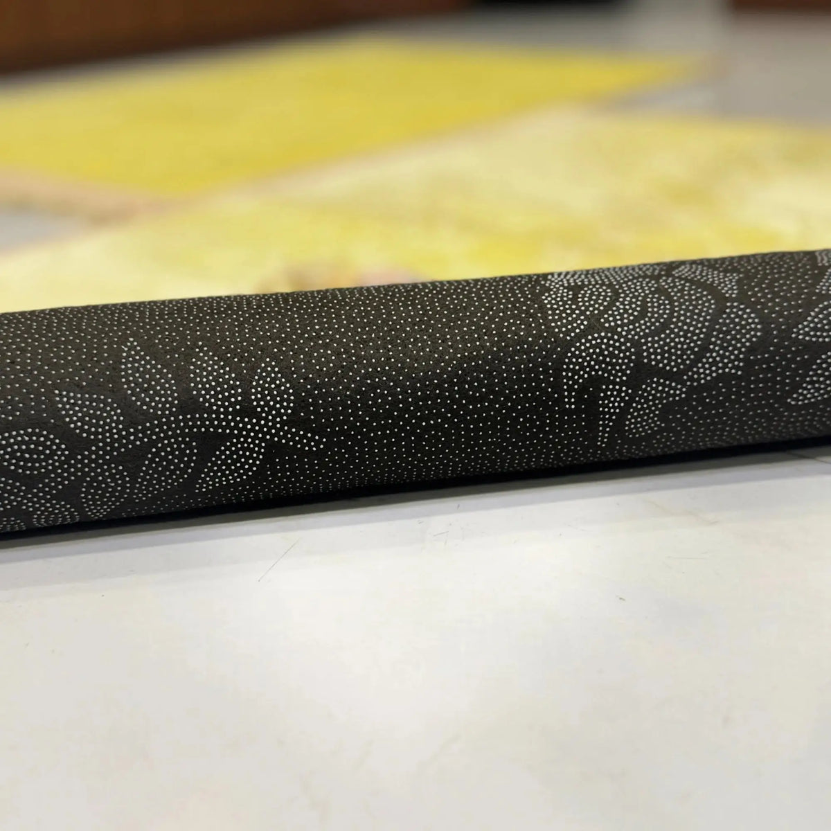 Non-slip floral patterned backing of Couple Janamaz Set - Offwhite Heart Prayer Mats, ensuring durability and comfort during prayer.