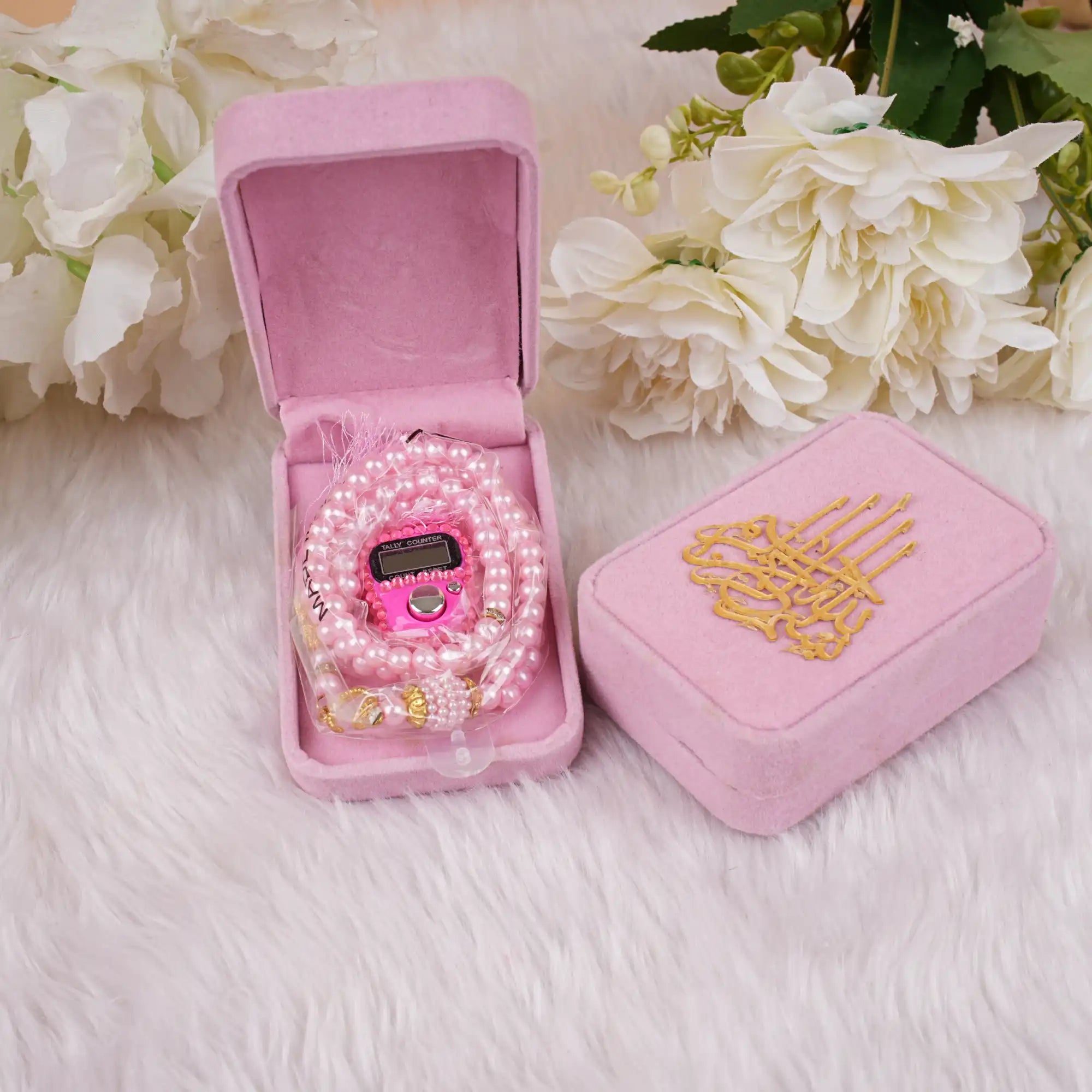 Pink Velvet Tasbeeh Combo with pearl prayer beads and digital counter in a soft velvet box, perfect for Islamic gifts during Ramadan or Eid. Main image