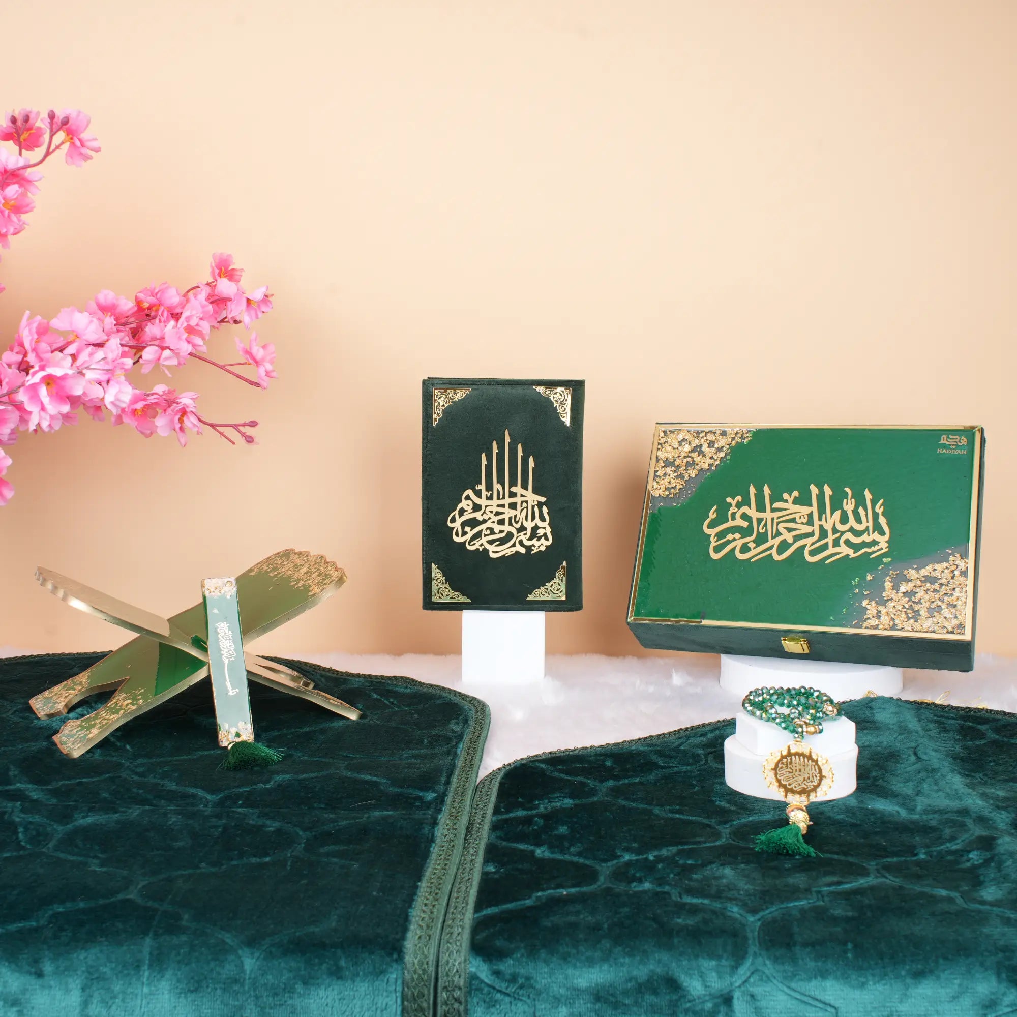 Green Flakes Couple Ibadah Set Secondary image