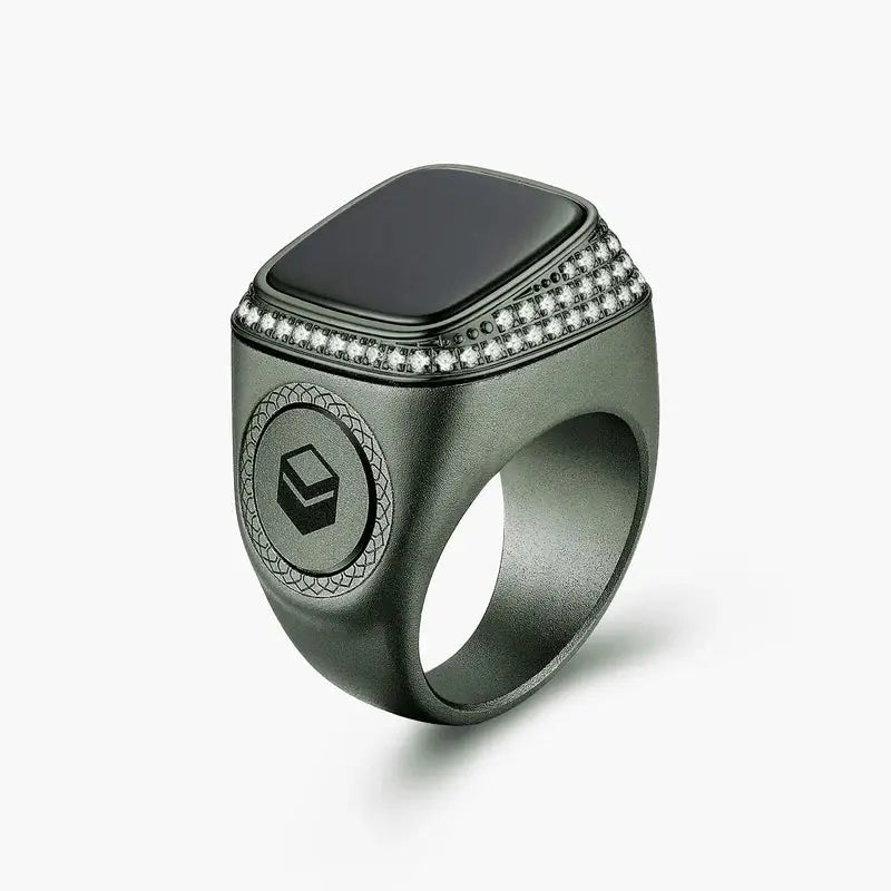 Matte grey Zikr Ring with 99 Swarovski Zirconia and Kaaba icon. Elegant Islamic ring for prayer, perfect for Eid and Ramadan gifting.