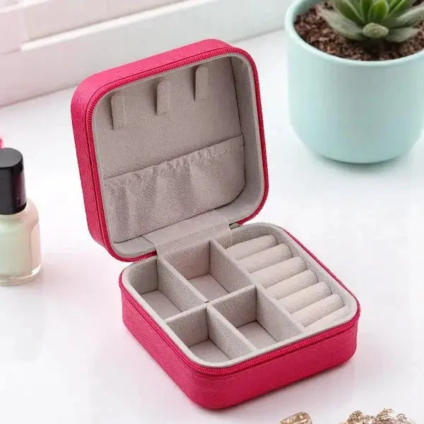 Mini Jewelry Box - Personalized Organizer in pink with multiple compartments for rings and earrings. Ideal compact storage for travel and daily use.